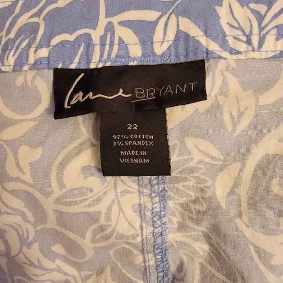 Women's Shorts - Picture 2 of 3